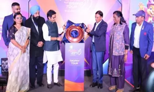 केंद्रीय खेल मंत्री और IOA अध्यक्ष के सामने ट्रॉफी हुई लॉन्च केंद्रीय खेल मंत्री और IOA अध्यक्ष के सामने ट्रॉफी हुई लॉन्च