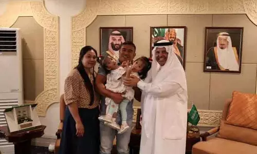 फिलीपींस के जुड़वां बच्चे ओलिविया-जियाना Saudi Arabia में अलग होने की सर्जरी के लिए जाएंगे फिलीपींस के जुड़वां बच्चे ओलिविया-जियाना Saudi Arabia में अलग होने की सर्जरी के लिए जाएंगे