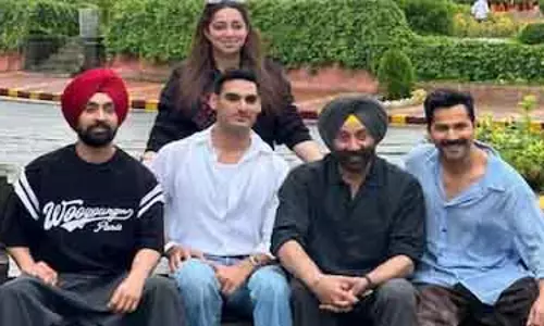 Varun Dhawan-अहान शेट्टी बोले बॉर्डर 2 में सनी देओल के साथ काम कर नर्वस और उत्साहित Varun Dhawan-अहान शेट्टी बोले बॉर्डर 2 में सनी देओल के साथ काम कर नर्वस और उत्साहित