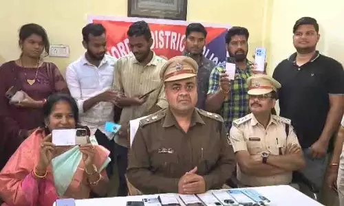 Odisha पुलिस ने खोए और चोरी हुए मोबाइल फोन मालिकों को लौटा दिए
