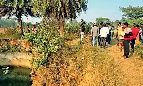 Padma के एक कर्मचारी के घर पर बम गिरा, बच्चा बाल-बाल बचा