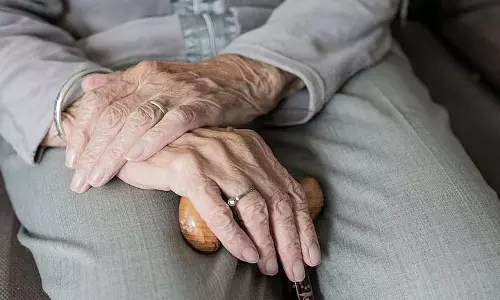 दादा दो पोते-पोतियों को लेकर भाग गया, बाद में उन्हें बचाया गया