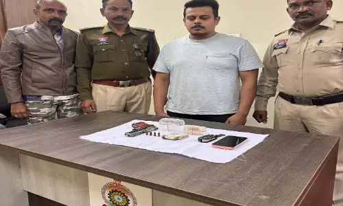 रायपुर में यूथ कांग्रेस नेता राहुल ठाकुर ड्रग्स और पिस्टल के साथ गिरफ्तार रायपुर में यूथ कांग्रेस नेता राहुल ठाकुर ड्रग्स और पिस्टल के साथ गिरफ्तार