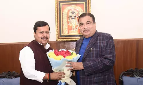 नवनियुक्त अध्यक्ष ने गडकरी को पार्टी योजनाओं की दी जानकारी नवनियुक्त अध्यक्ष ने गडकरी को पार्टी योजनाओं की दी जानकारी
