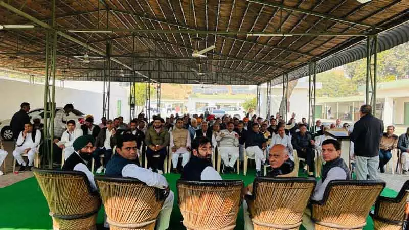 चौटाला समर्थक 20 दिसंबर को सिरसा में पुण्यतिथि मनाने के लिए इकट्ठा होंगे। चौटाला समर्थक 20 दिसंबर को सिरसा में पुण्यतिथि मनाने के लिए इकट्ठा होंगे।