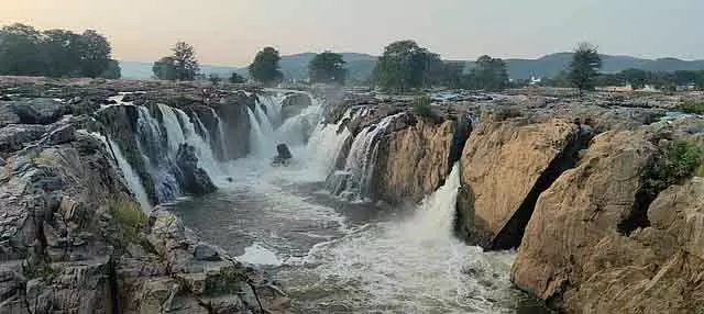 Hogenakkal में पानी का बहाव घटकर 3,000 क्यूबिक फीट हो गया है Hogenakkal में पानी का बहाव घटकर 3,000 क्यूबिक फीट हो गया है