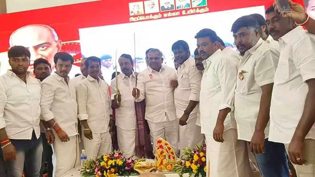 विजय, सेंगोत्तैयान द्वारा बनाए गए रास्ते पर चलेंगे: Anand विजय, सेंगोत्तैयान द्वारा बनाए गए रास्ते पर चलेंगे: Anand
