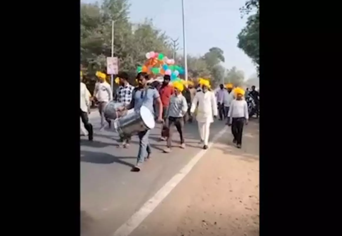 यह शव यात्रा चर्चा का विषय बन गई...VIDEO यह शव यात्रा चर्चा का विषय बन गई...VIDEO