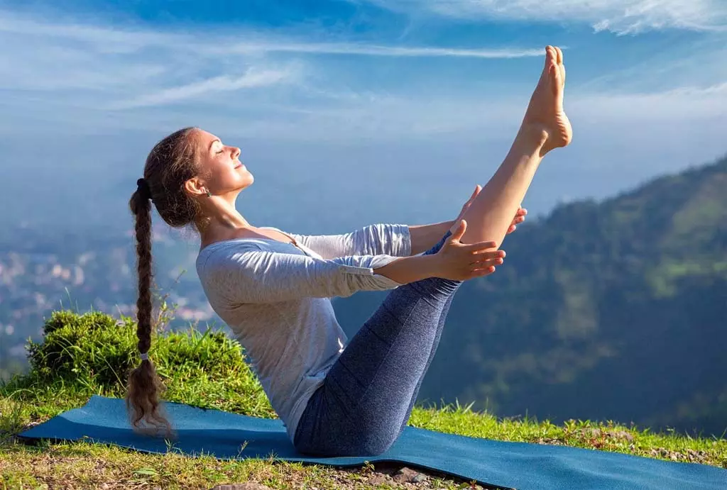 Yoga Tips: लिवर को मजबूती देकर पेट की समस्याओं को कम करता है नौकासन योग Yoga Tips: लिवर को मजबूती देकर पेट की समस्याओं को कम करता है नौकासन योग
