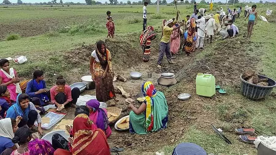 सरकार MGNREGA की जगह G RAM G बिल लाएगी; नया कानून 125 दिन के काम की गारंटी देगा सरकार MGNREGA की जगह G RAM G बिल लाएगी; नया कानून 125 दिन के काम की गारंटी देगा