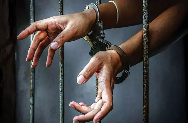 Kaushambi: खनन निरीक्षक पर हमला करने वाला फरार अभियुक्त गिरफ्तार Kaushambi: खनन निरीक्षक पर हमला करने वाला फरार अभियुक्त गिरफ्तार