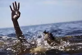 Jabalpur: सेल्फी बनी जानलेवा, नर्मदा में गिरी महिला Jabalpur: सेल्फी बनी जानलेवा, नर्मदा में गिरी महिला