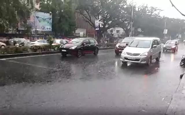 Chennai और उसके आस-पास के इलाकों में भारी बारिश Chennai और उसके आस-पास के इलाकों में भारी बारिश
