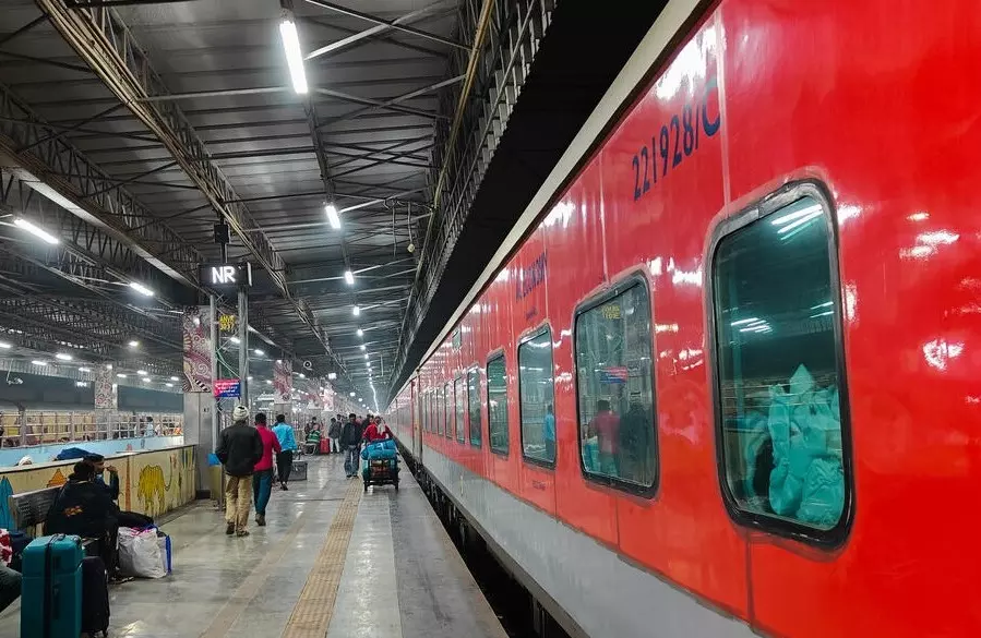 Bhopal: रेलवे ने 1 जनवरी से ट्रेनों के समय में किया अपडेट Bhopal: रेलवे ने 1 जनवरी से ट्रेनों के समय में किया अपडेट