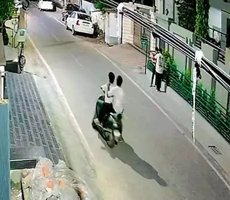 Phagwara में महिला की सोने की चेन छीनी गई Phagwara में महिला की सोने की चेन छीनी गई