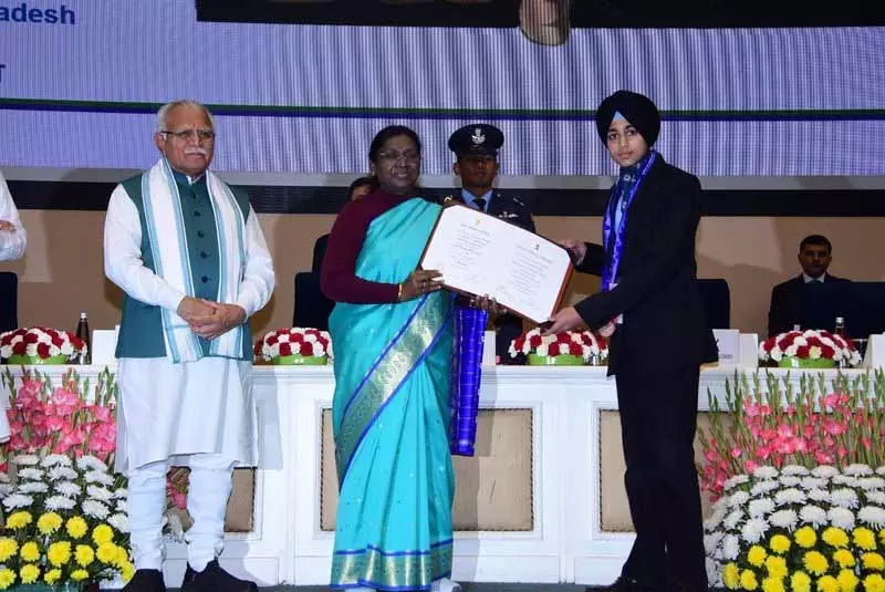Himachal: राष्ट्रपति मुर्मू ने पाइनग्रोव स्कूल के छात्र को सम्मानित किया Himachal: राष्ट्रपति मुर्मू ने पाइनग्रोव स्कूल के छात्र को सम्मानित किया