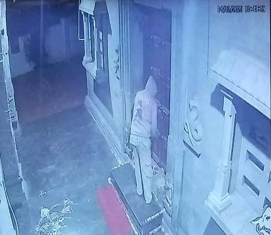 Doddaballapur चौडेश्वरी मंदिर में पानी की टंकी की चोरी Doddaballapur चौडेश्वरी मंदिर में पानी की टंकी की चोरी