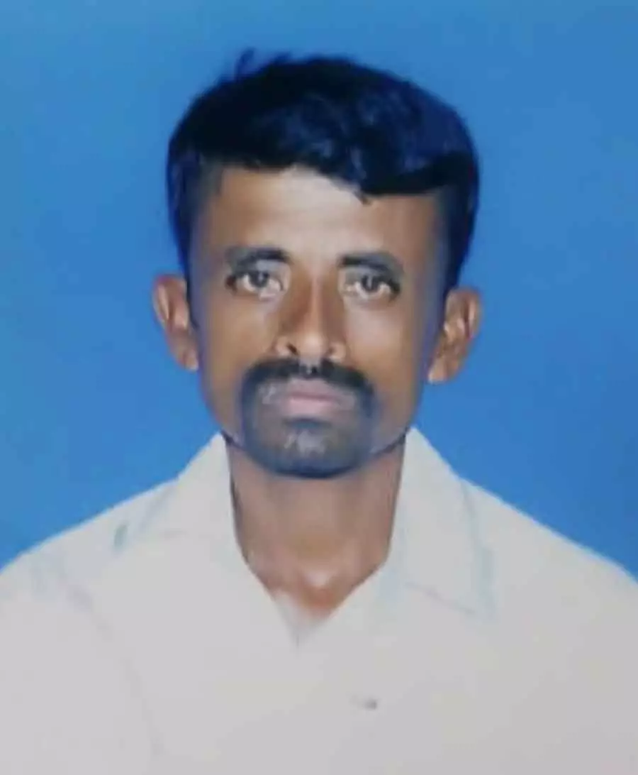 Magadi : धान काटने वाली मशीन की चपेट में आने से किसान की मौत Magadi : धान काटने वाली मशीन की चपेट में आने से किसान की मौत