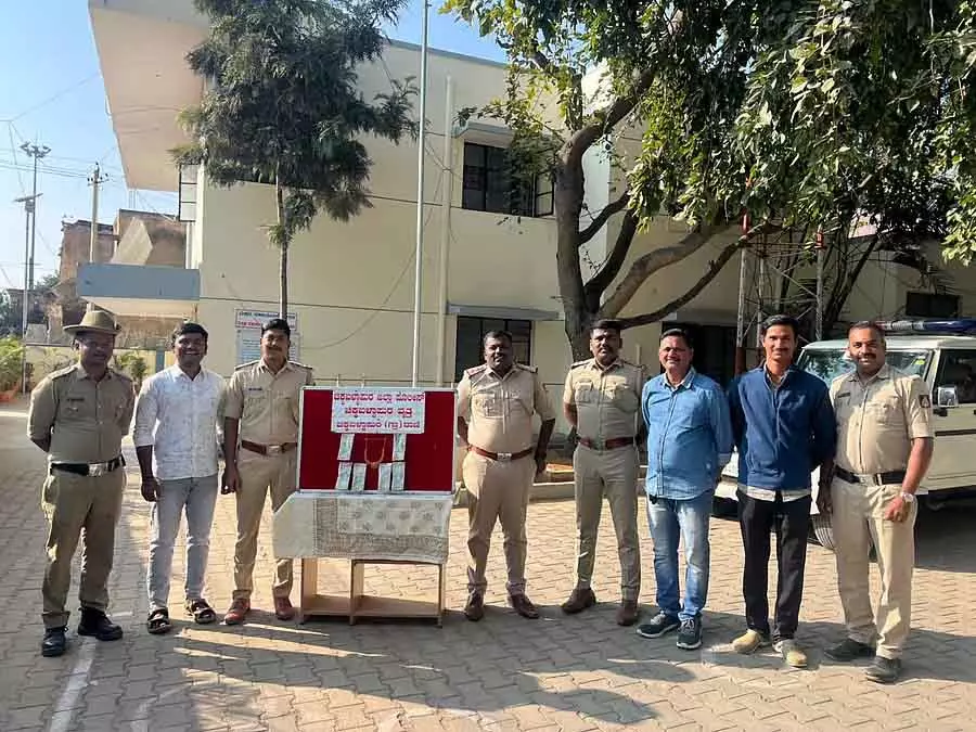 Chikkaballapura : तीन अंतरराज्यीय चोर गिरफ्तार Chikkaballapura : तीन अंतरराज्यीय चोर गिरफ्तार