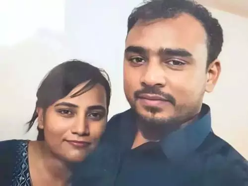 शादीशुदा प्रेमी के घर आई शादीशुदा प्रेमिका की हत्या, इन लोगों पर लगा सनसनीखेज आरोप... शादीशुदा प्रेमी के घर आई शादीशुदा प्रेमिका की हत्या, इन लोगों पर लगा सनसनीखेज आरोप...