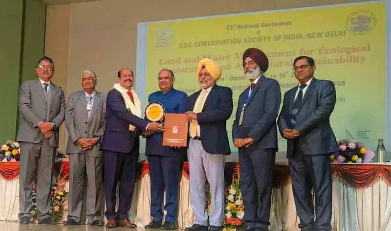 पूर्व PAU वैज्ञानिक डॉ. सैनी को लाइफ टाइम अचीवमेंट अवार्ड से सम्मानित किया गया पूर्व PAU वैज्ञानिक डॉ. सैनी को लाइफ टाइम अचीवमेंट अवार्ड से सम्मानित किया गया