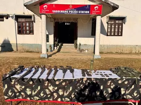 प्रतिबंधित संगठनों के पांच उग्रवादी गिरफ्तार, हथियार बरामद प्रतिबंधित संगठनों के पांच उग्रवादी गिरफ्तार, हथियार बरामद