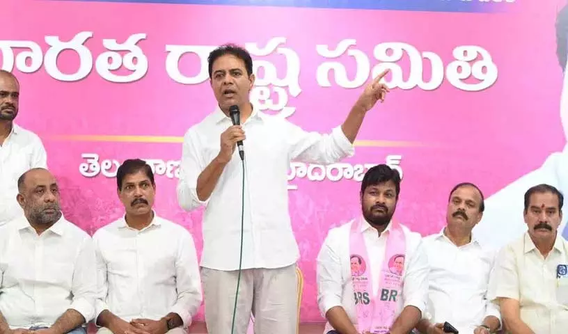 KTR ने सत्ता के लालच को लेकर कांग्रेस विधायकों पर निशाना साधा KTR ने सत्ता के लालच को लेकर कांग्रेस विधायकों पर निशाना साधा