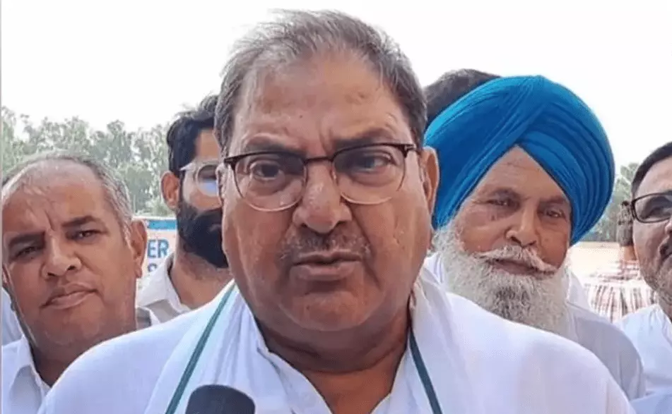 Chandigarh: अभय चौटाला के विषय में रिटायर्ड IPS ने दी औपचारिक माफी Chandigarh: अभय चौटाला के विषय में रिटायर्ड IPS ने दी औपचारिक माफी