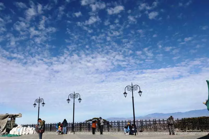 Himachal में सूखा जारी, किसान और बागवान चिंतित Himachal में सूखा जारी, किसान और बागवान चिंतित