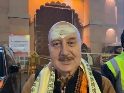 Anupam Kher की फ्लाइट कैंसिल, काशी विश्वनाथ के दर्शन का मौका मिला Anupam Kher की फ्लाइट कैंसिल, काशी विश्वनाथ के दर्शन का मौका मिला