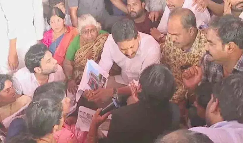 YS Jagan ने भवानीपुर में घर गिराए जाने के मामले में CBI जांच की मांग की YS Jagan ने भवानीपुर में घर गिराए जाने के मामले में CBI जांच की मांग की