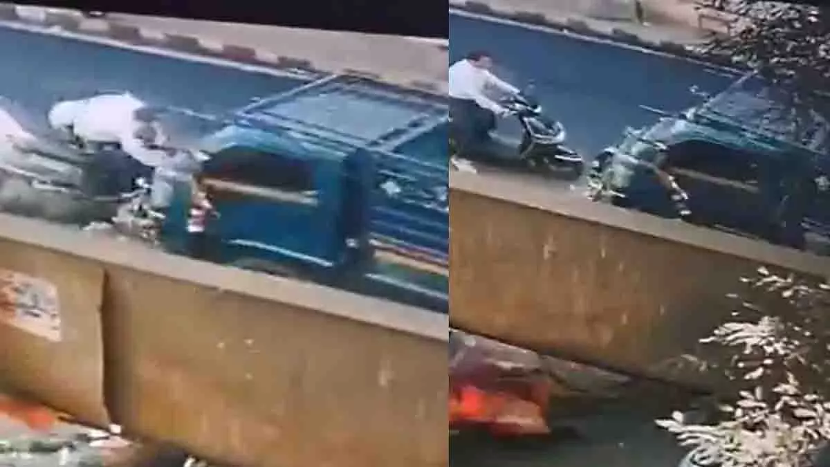 Surat में फोन पर बात करते टेम्पो ड्राइवर ने कई गाड़ियों को टक्कर मारी Surat में फोन पर बात करते टेम्पो ड्राइवर ने कई गाड़ियों को टक्कर मारी