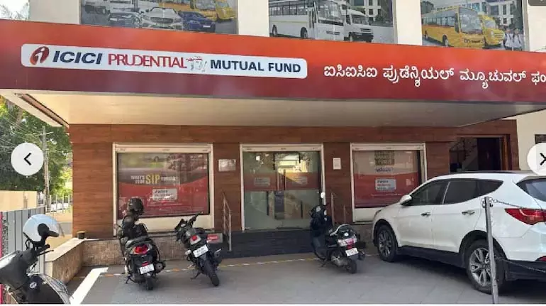 ICICI प्रूडेंशियल AMC IPO को 3 लाख करोड़ रुपये की बोलियां मिलीं ICICI प्रूडेंशियल AMC IPO को 3 लाख करोड़ रुपये की बोलियां मिलीं