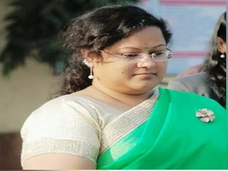 CG BREAKING: 3200 करोड़ के शराब घोटाले में सौम्या चौरसिया गिरफ्तार CG BREAKING: 3200 करोड़ के शराब घोटाले में सौम्या चौरसिया गिरफ्तार