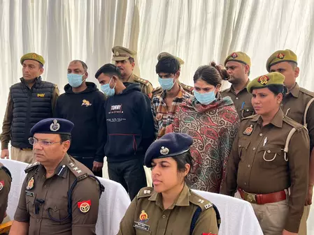 नोएडा में संगठित चोरी गिरोह का भंडाफोड़, महिला लीडर समेत चार गिरफ्तार नोएडा में संगठित चोरी गिरोह का भंडाफोड़, महिला लीडर समेत चार गिरफ्तार