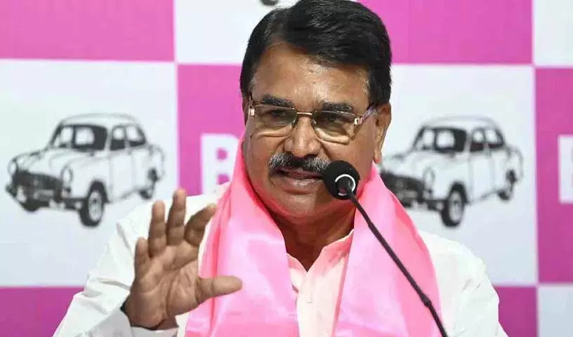 Urea App विवाद के बीच सिंगिरेड्डी निरंजन रेड्डी ने कांग्रेस सरकार पर निशाना साधा Urea App विवाद के बीच सिंगिरेड्डी निरंजन रेड्डी ने कांग्रेस सरकार पर निशाना साधा
