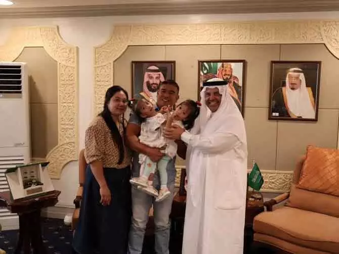 फिलीपींस के जुड़वां बच्चे ओलिविया-जियाना Saudi Arabia में अलग होने की सर्जरी के लिए जाएंगे फिलीपींस के जुड़वां बच्चे ओलिविया-जियाना Saudi Arabia में अलग होने की सर्जरी के लिए जाएंगे