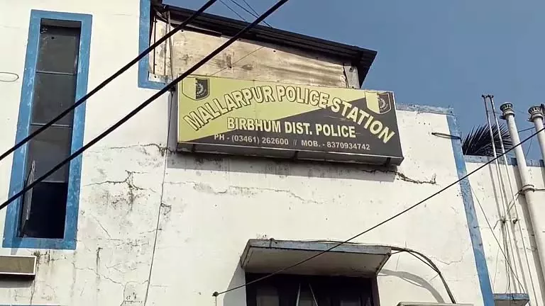 Birbhum में मेले से लौटते समय नाबालिग लड़की से गैंगरेप Birbhum में मेले से लौटते समय नाबालिग लड़की से गैंगरेप