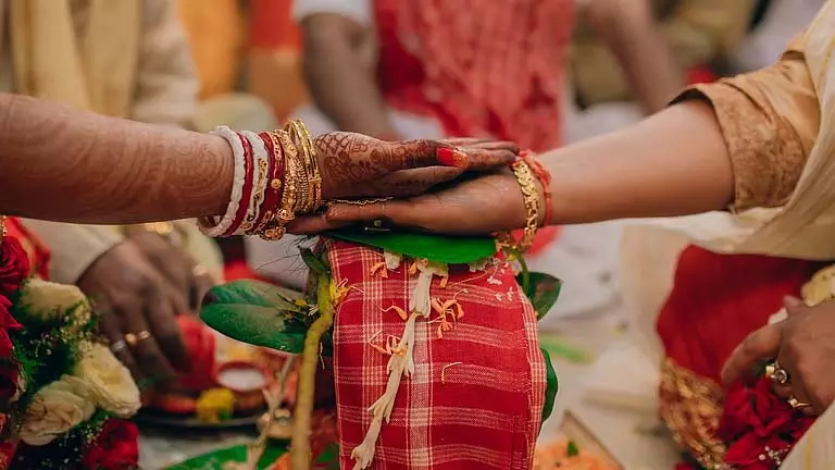 बाल संरक्षण विभाग के कर्मचारियों ने नाबालिग की शादी रुकवाई बाल संरक्षण विभाग के कर्मचारियों ने नाबालिग की शादी रुकवाई