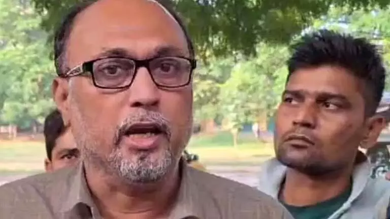 RG कर भ्रष्टाचार मामला: अख्तर अली की गिरफ्तारी के लिए वारंट जारी RG कर भ्रष्टाचार मामला: अख्तर अली की गिरफ्तारी के लिए वारंट जारी