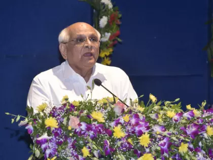 गुजरात के CM नगर निगमों के विकास के लिए देंगे 2,800 करोड़ रुपये गुजरात के CM नगर निगमों के विकास के लिए देंगे 2,800 करोड़ रुपये