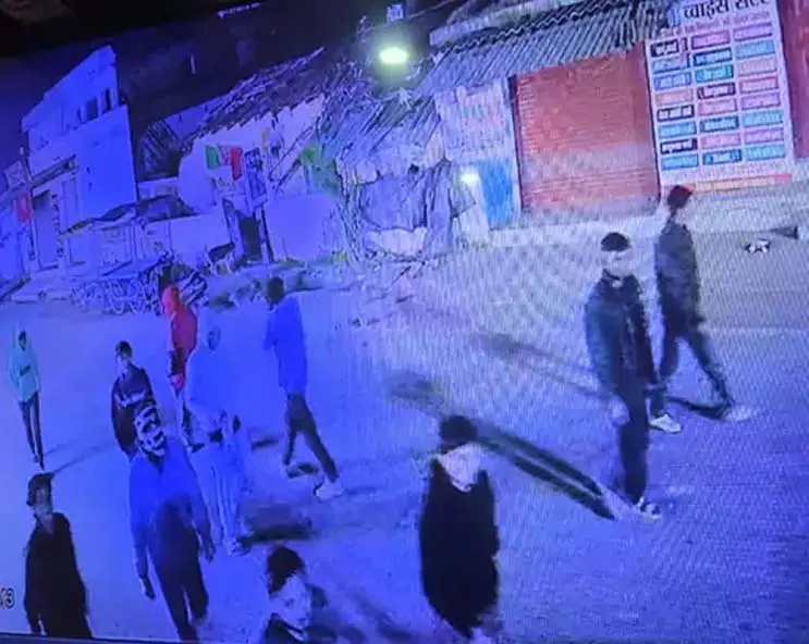 मणिपुर थाना क्षेत्र में दो युवकों का अपहरण और बेरहमी से पिटाई, FIR दर्ज मणिपुर थाना क्षेत्र में दो युवकों का अपहरण और बेरहमी से पिटाई, FIR दर्ज