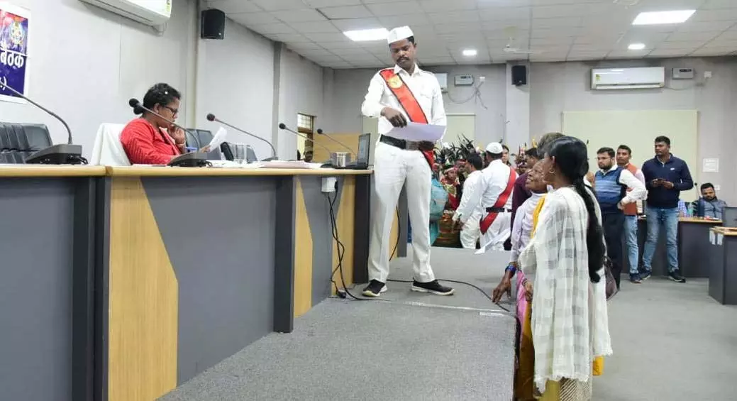 जनदर्शन में कलेक्टर ने नागरिकों की सुनी समस्याएं जनदर्शन में कलेक्टर ने नागरिकों की सुनी समस्याएं