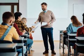 Teacher पर 14 साल के छात्र को फर्जी पहचान के तहत परीक्षा दिलाने का मामला दर्ज