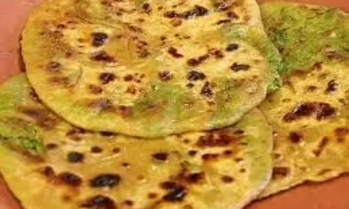 Gobhi-Matar Paratha: सुबह के नाश्ते में बनाएं गोभी-मटर का पराठा Gobhi-Matar Paratha: सुबह के नाश्ते में बनाएं गोभी-मटर का पराठा