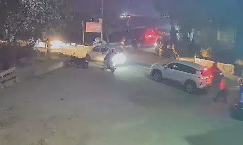 Ludhiana : बोलैरो चालक ने बरपाया कहर, 1 को कुचला Ludhiana : बोलैरो चालक ने बरपाया कहर, 1 को कुचला