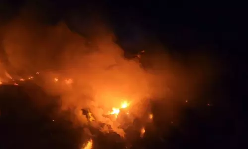 Faridabad: फर्नीचर गोदाम में भीषण आग, नुकसान भारी