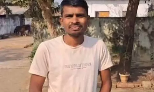 Mumbai: कर्ज बढ़ने पर किसान ने अपनी जान जोखिम में डाल दी Mumbai: कर्ज बढ़ने पर किसान ने अपनी जान जोखिम में डाल दी