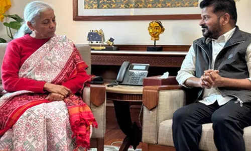Hyderabad: आवासीय विद्यालय योजना पर तेलंगाना CM की वित्त मंत्री से मुलाकात Hyderabad: आवासीय विद्यालय योजना पर तेलंगाना CM की वित्त मंत्री से मुलाकात
