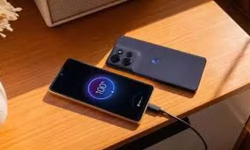 Moto G Power (2026):  32MP सेल्फी कैमरा और वायरलेस चार्जिंग के साथ आया Moto G Power (2026) स्मार्टफोन, जानें कीमत